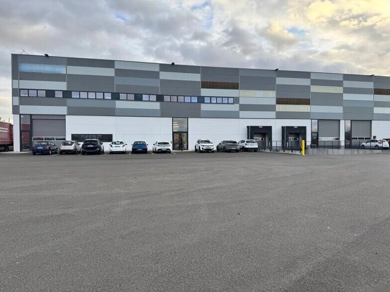 Office in Neuville-sur-Oise for lease - Building Photo - Image 3 of 13