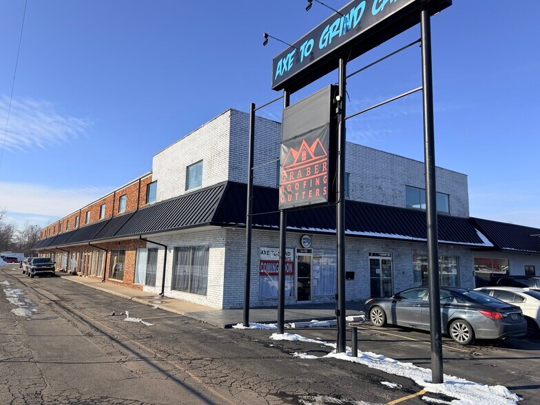 909 N Coliseum Blvd, Fort Wayne, IN à louer - Photo du bâtiment - Image 2 de 2