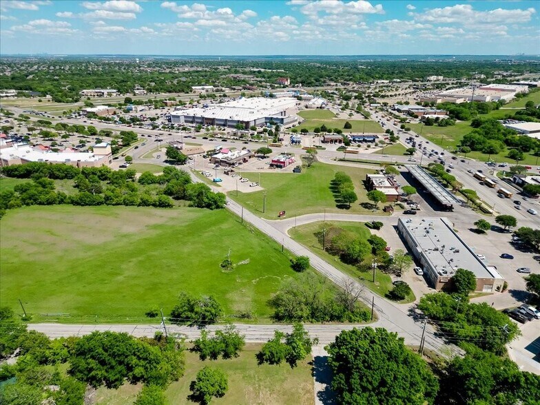 Russell Ln, Mansfield, TX à vendre - Aérien - Image 3 de 17