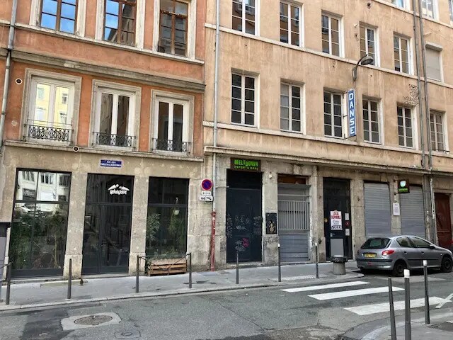 Commerce de détail dans Lyon à louer - Photo du bâtiment - Image 1 de 30
