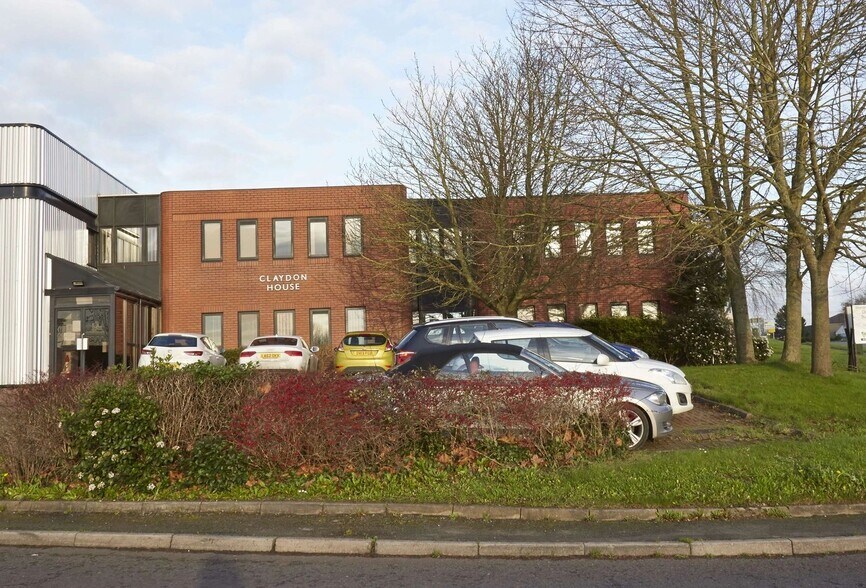 1 Edison Rd, Aylesbury à louer - Photo du bâtiment - Image 2 de 2