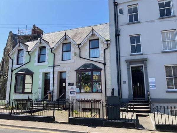 2 Deer Park, Tenby for sale - Primary Photo - Image 1 of 5