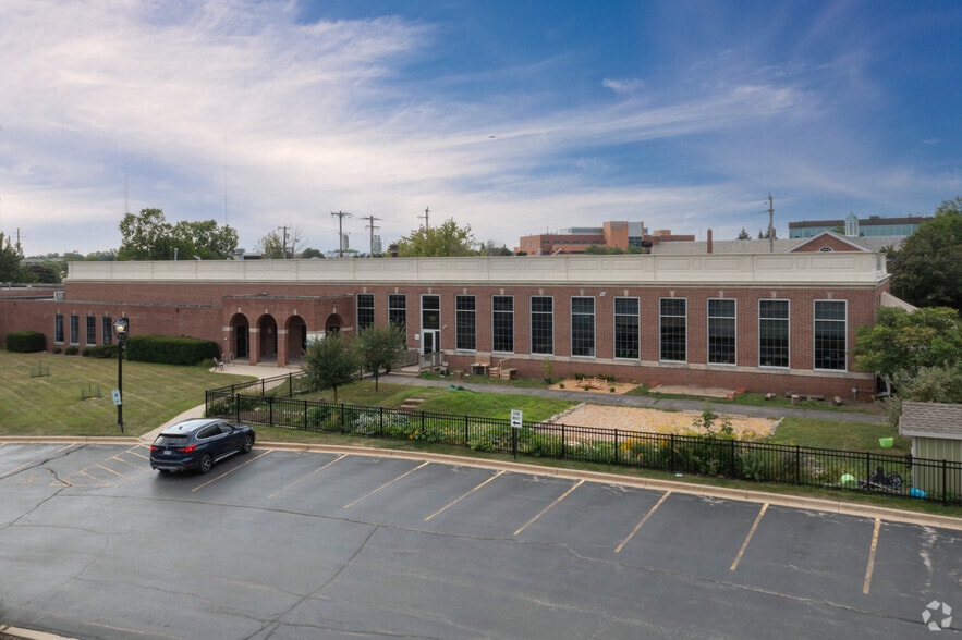 4650 N Port Washington Rd, Glendale, WI for lease - Building Photo - Image 3 of 8