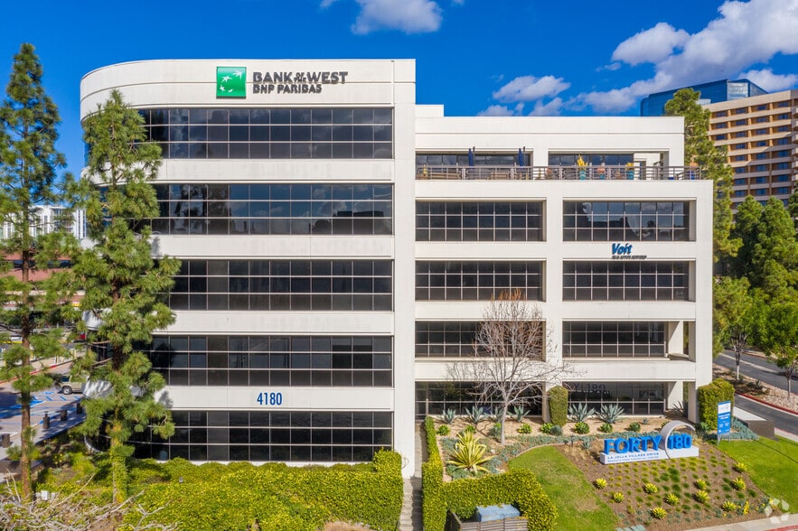 4180 La Jolla Village Dr, La Jolla, CA à louer - Photo du bâtiment - Image 2 de 13