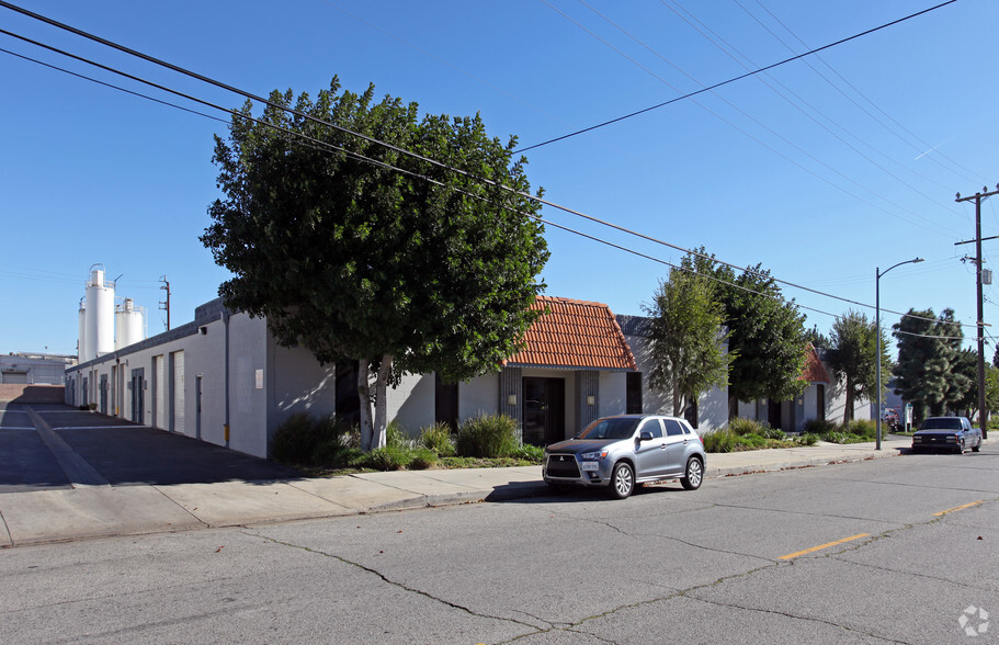 9530-9540 Owensmouth Ave, Chatsworth, CA for lease - Building Photo - Image 3 of 4