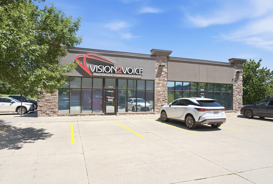 17670 Welch Plz, Omaha, NE à vendre - Photo du bâtiment - Image 1 de 12