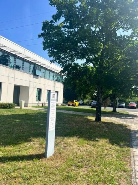 Bureau dans Pessac à louer - Photo du bâtiment - Image 2 de 15