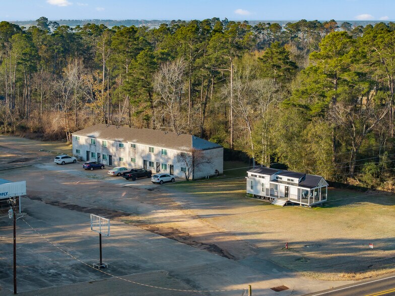 2001 FM 356, Onalaska, TX à vendre - Photo principale - Image 1 de 28