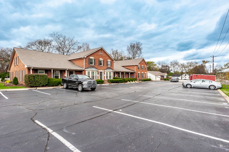 405 Two Mile Pike, Goodlettsville, TN for lease - Building Photo - Image 1 of 16