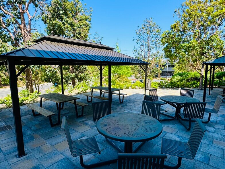 440 S Melrose Dr, Vista, CA à louer - Photo du bâtiment - Image 2 de 19