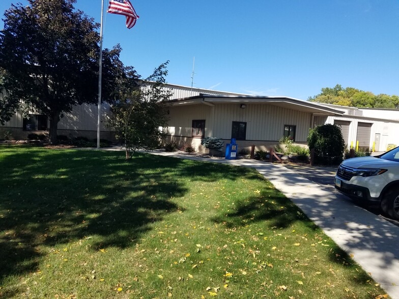 2208 Trott Ave SW, Willmar, MN for sale - Primary Photo - Image 1 of 50