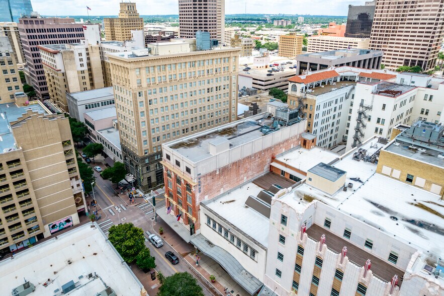 600 Navarro St, San Antonio, TX à louer - Aérien - Image 3 de 4