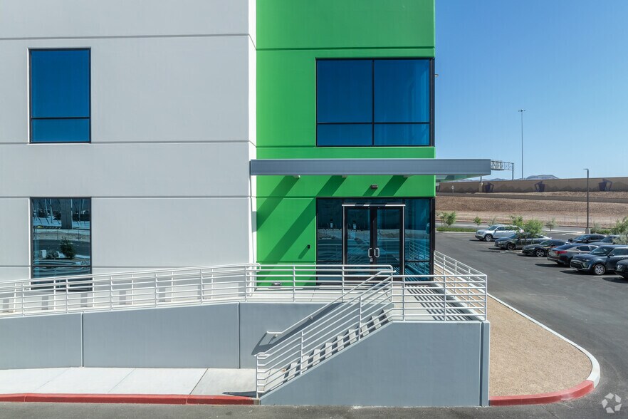 4970 E North Belt Rd, North Las Vegas, NV à louer - Photo du bâtiment - Image 3 de 5