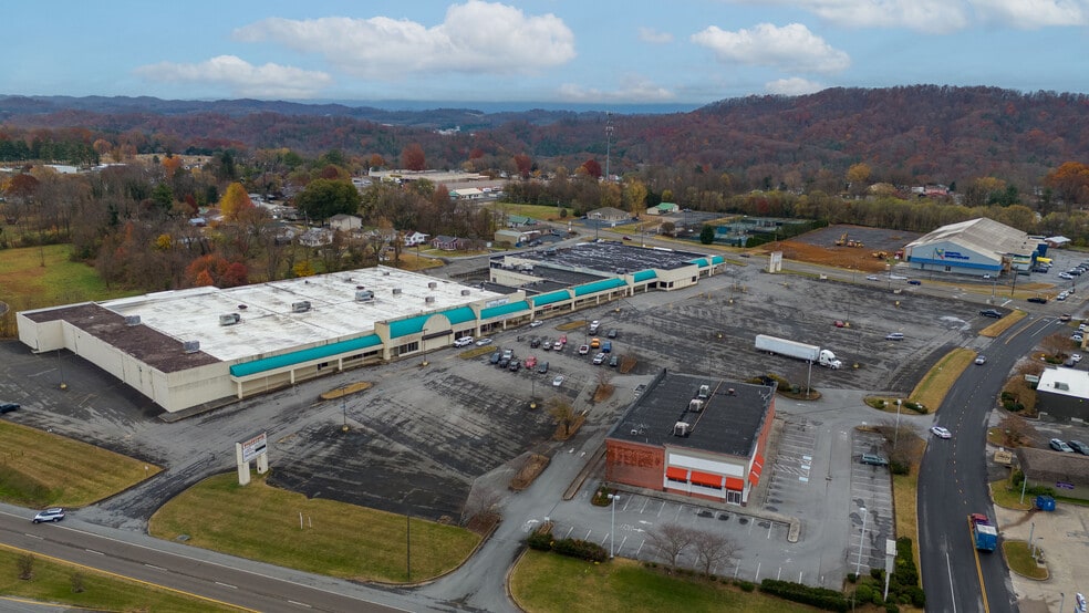 1375 Volunteer Pky, Bristol, TN for lease - Primary Photo - Image 2 of 11