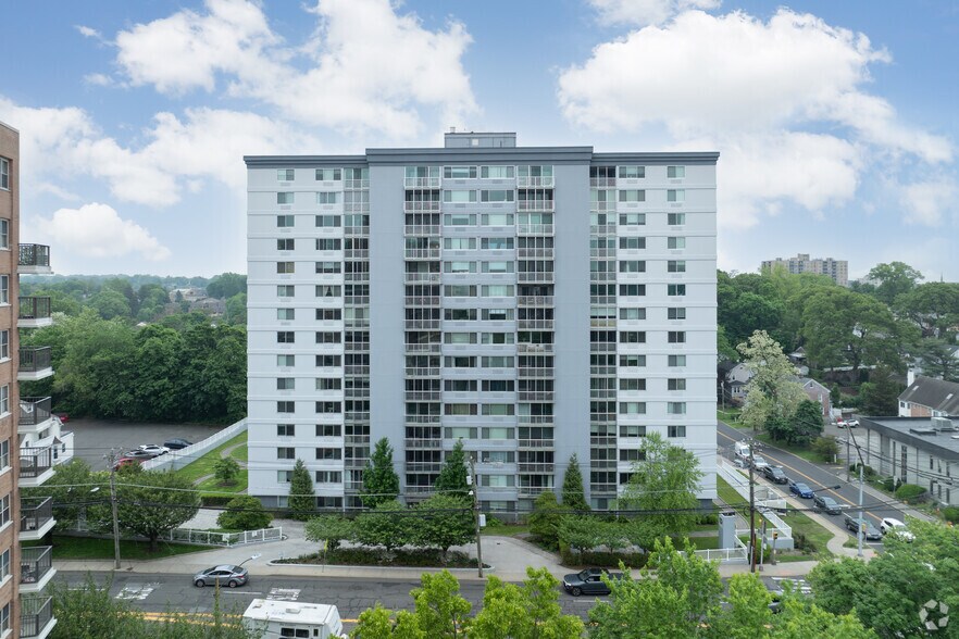 1 Strawberry Hill Ave, Stamford, CT à louer - Photo du bâtiment - Image 2 de 5