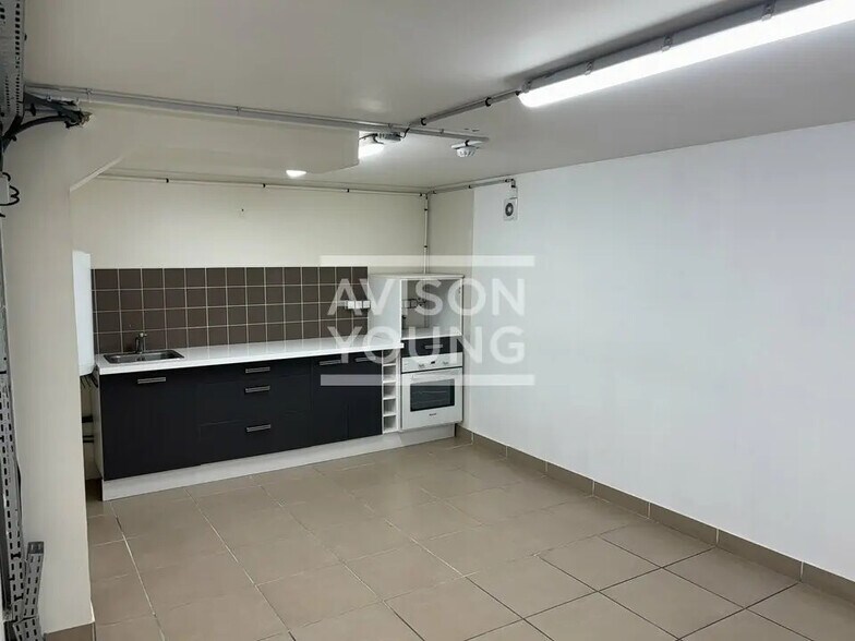 Flex in Saint-Ouen-sur-Seine for lease - Interior Photo - Image 3 of 3
