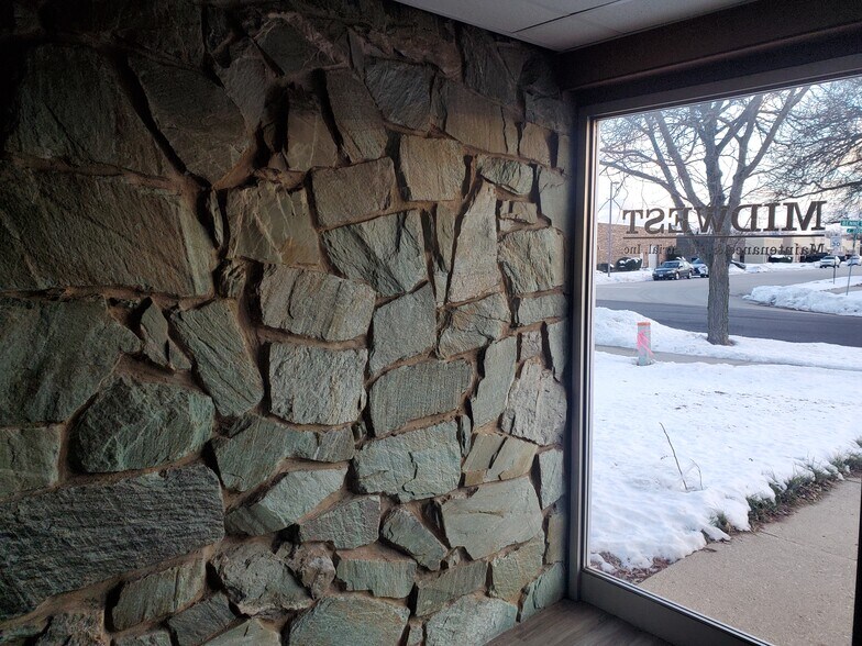 380 Bennett Dr, Elk Grove Village, IL à louer - Photo du bâtiment - Image 3 de 28