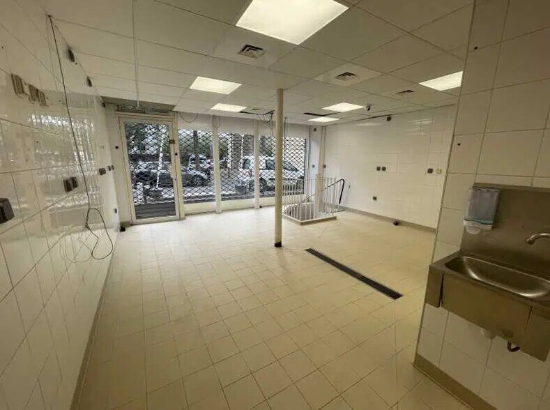 Retail in Paris for sale - Building Photo - Image 3 of 9