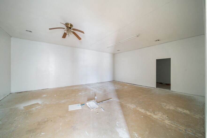 1010 E St Sw, Miami, OK à vendre - Photo intérieure - Image 2 de 8