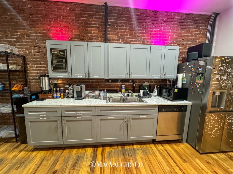 64-90 N Fair Oaks Ave, Pasadena, CA for lease - Interior Photo - Image 2 of 16