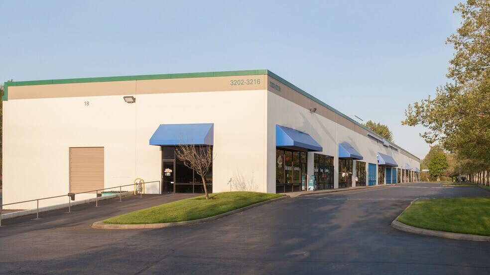 3600 Industry Dr E, Fife, WA for lease - Building Photo - Image 2 of 33