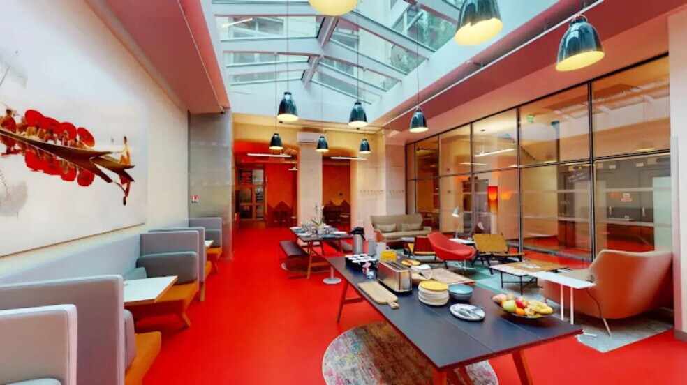 13 Rue Des Petits Hôtels, Paris à louer - Photo du bâtiment - Image 3 de 8