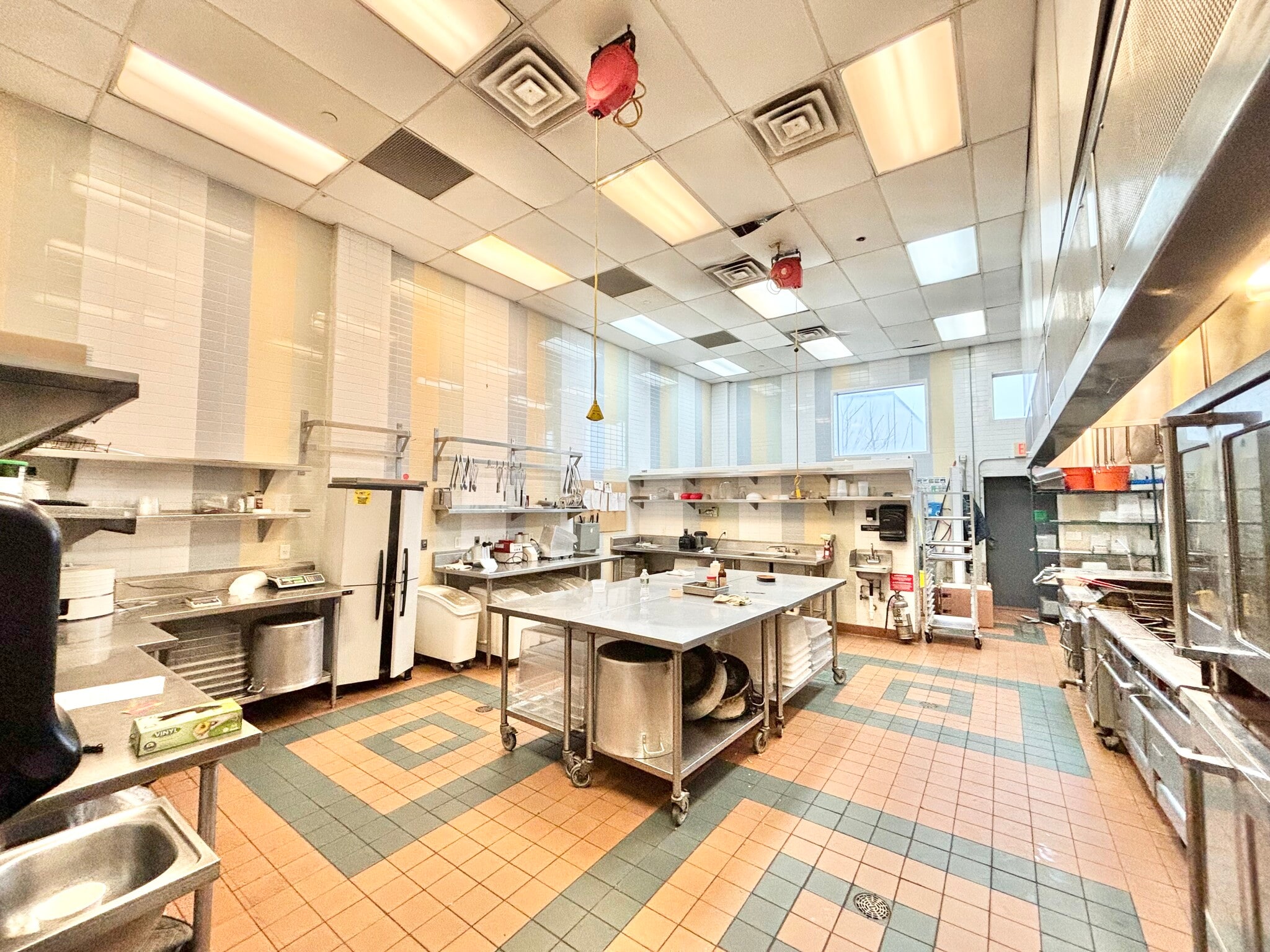 Larkin Condo portfolio of 4 properties for sale on LoopNet.ca Interior Photo- Image 1 of 12