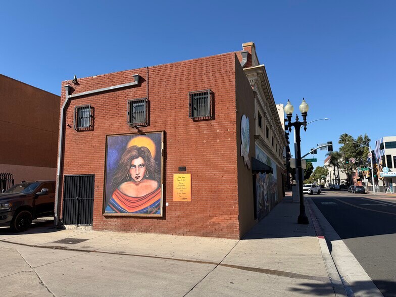 120 E 4th St, Santa Ana, CA à vendre - Photo du bâtiment - Image 3 de 27