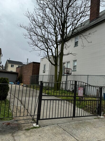 136 Prospect St, Staten Island, NY à louer - Photo du bâtiment - Image 2 de 2