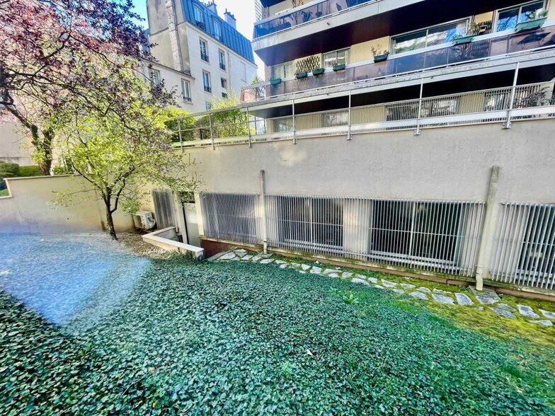 Bureau dans Paris à vendre - Photo du bâtiment - Image 2 de 11