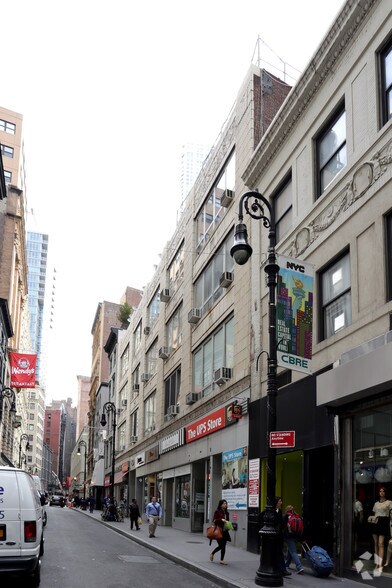 80 Nassau Street & 15 Dutch Street portefeuille de 2 propriétés à vendre sur LoopNet.ca - Photo du bâtiment - Image 1 de 2