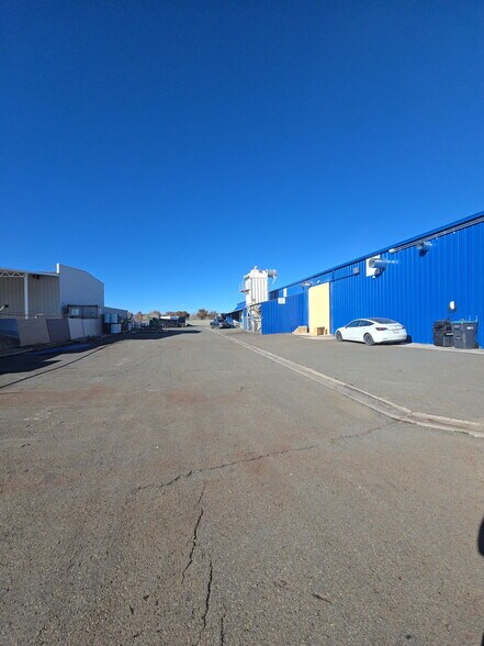 42621 2nd St E, Lancaster, CA à vendre - Photo du bâtiment - Image 2 de 16