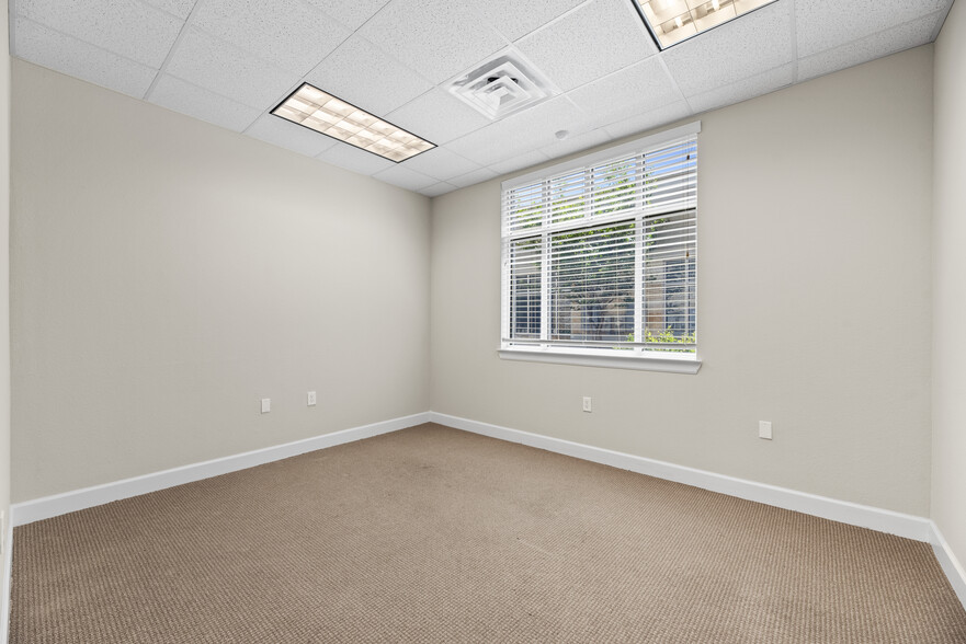 1526 Katy Gap Rd, Katy, TX for lease - Interior Photo - Image 3 of 9