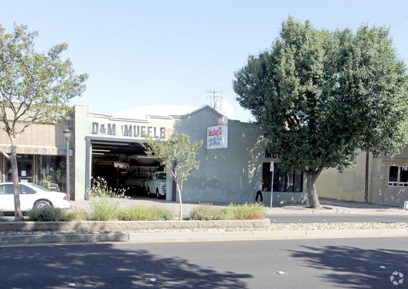 711 I St, Modesto, CA à vendre - Photo du bâtiment - Image 2 de 3