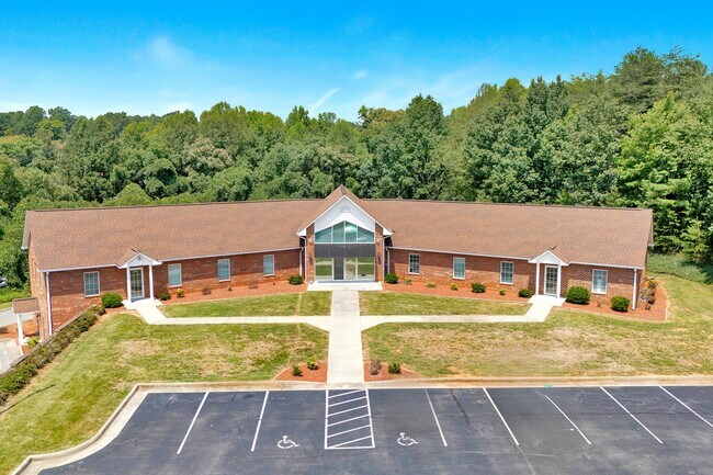 Plus de détails pour 180 Amt Tech Dr, Rocky Mount, VA - Bureau à vendre