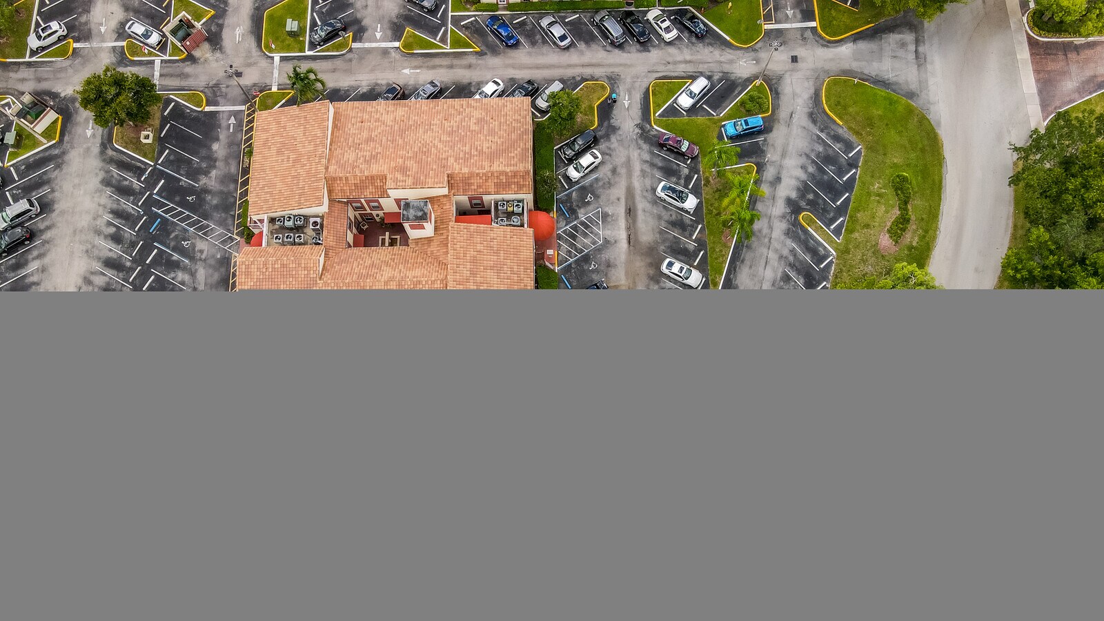 7777 N University Dr, Tamarac, FL 33321 - Unité 201 -  - Photo intérieure - Image 2 of 56