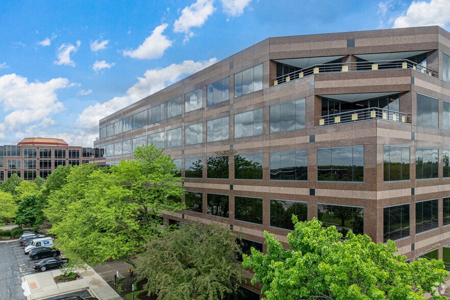 2443 Warrenville Rd, Lisle, IL for lease - Building Photo - Image 1 of 4