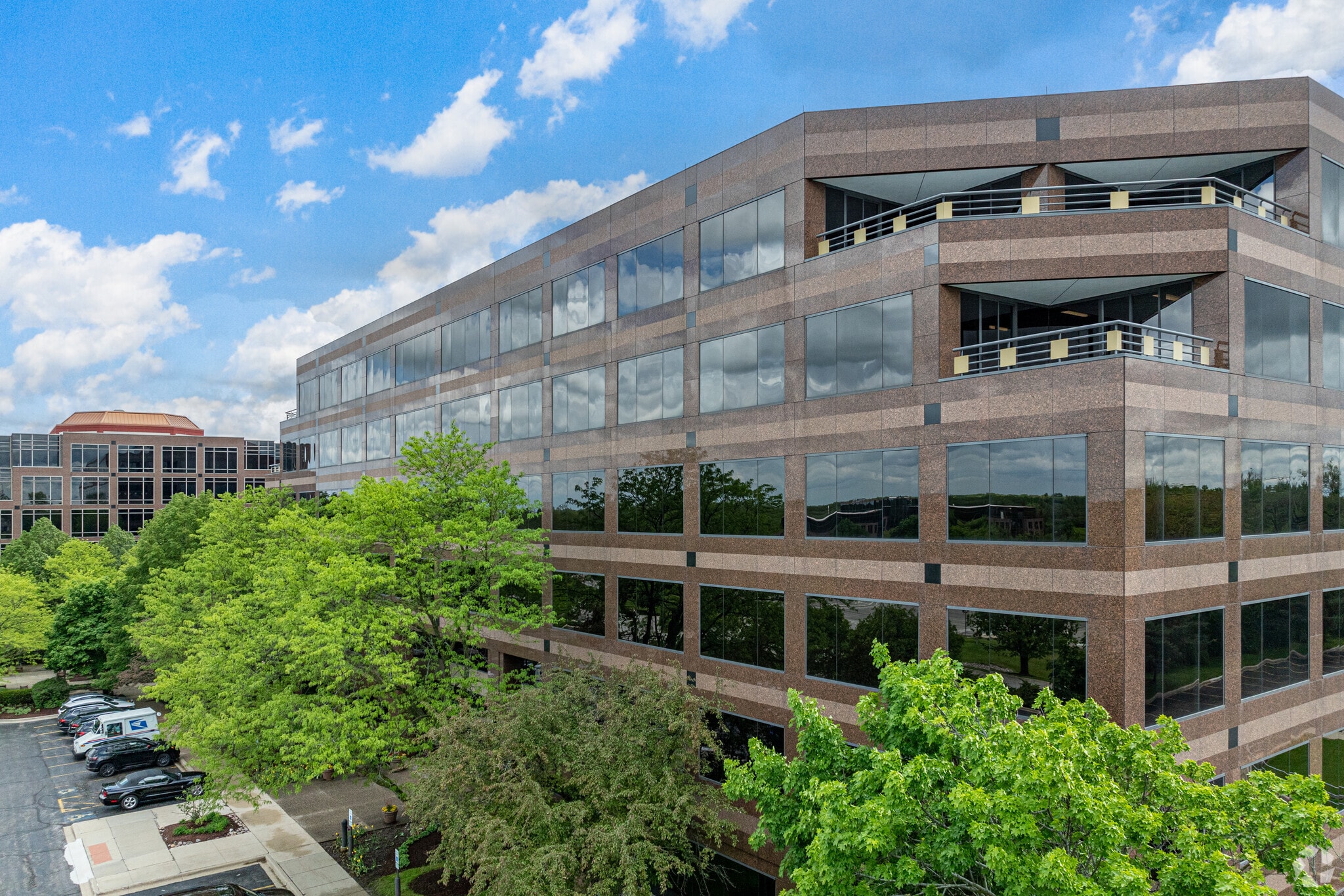 2443 Warrenville Rd, Lisle, IL à louer Photo du bâtiment- Image 1 de 5