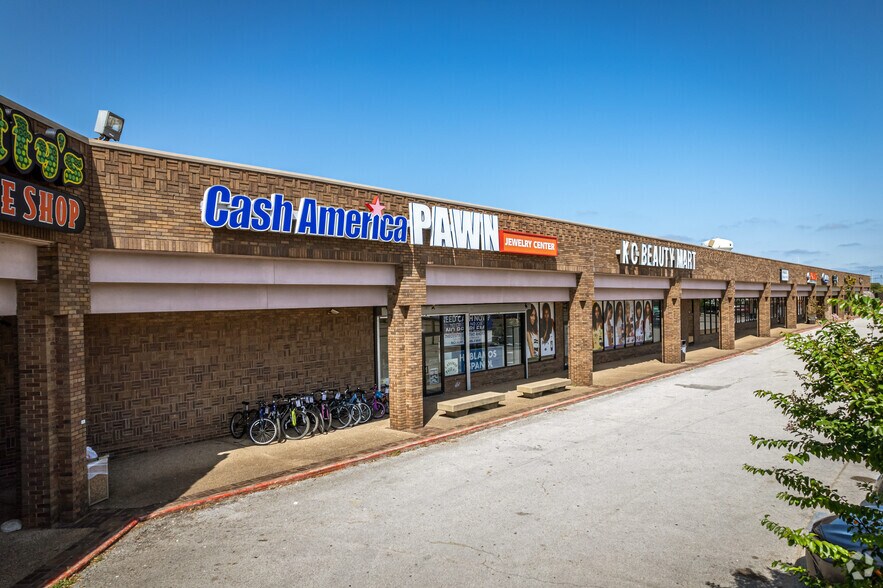 2202-2230 S Texas Ave, College Station, TX à louer - Photo du bâtiment - Image 1 de 3