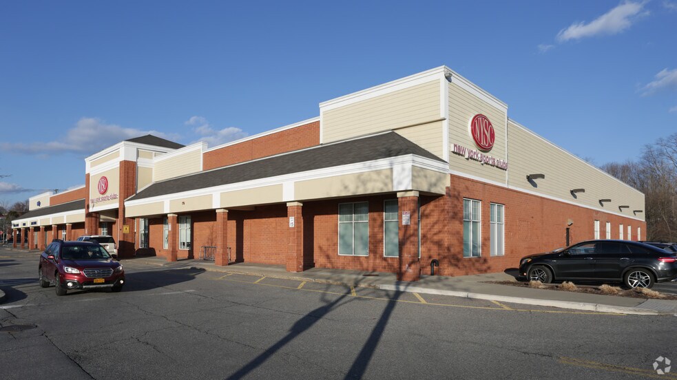 80 Rte 6, Baldwin Place, NY à louer - Photo du bâtiment - Image 3 de 3