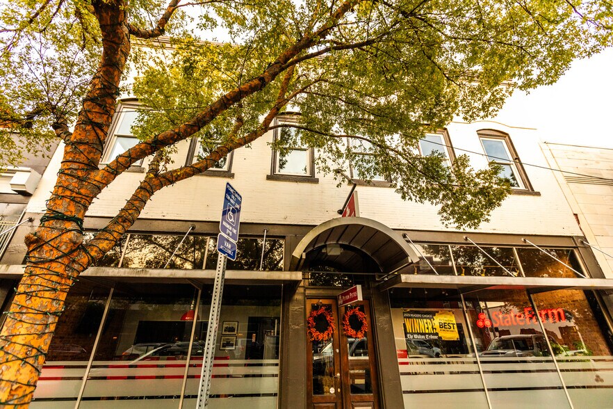 110 N Broad St, Monroe, GA à vendre - Photo du bâtiment - Image 1 de 103