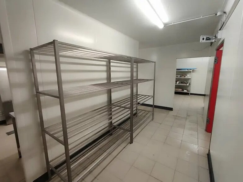 Industrial in Grenay for lease - Interior Photo - Image 3 of 12