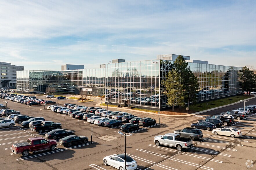 29777 Telegraph Rd, Southfield, MI à louer - Photo du bâtiment - Image 2 de 18