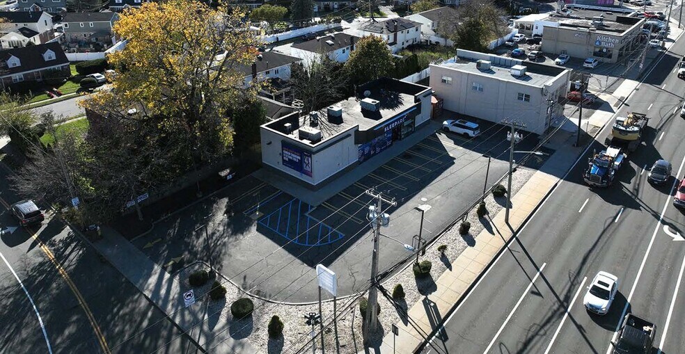 2138 Hempstead Tpke, East Meadow, NY à louer - Photo du bâtiment - Image 3 de 7