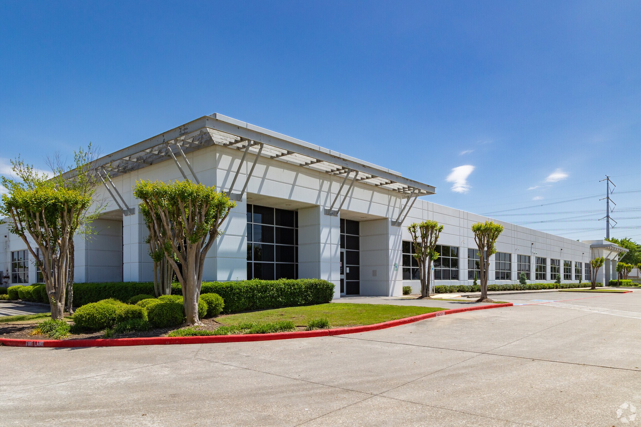 700 N Sam Houston Pky W, Houston, TX à vendre Photo du bâtiment- Image 1 de 7