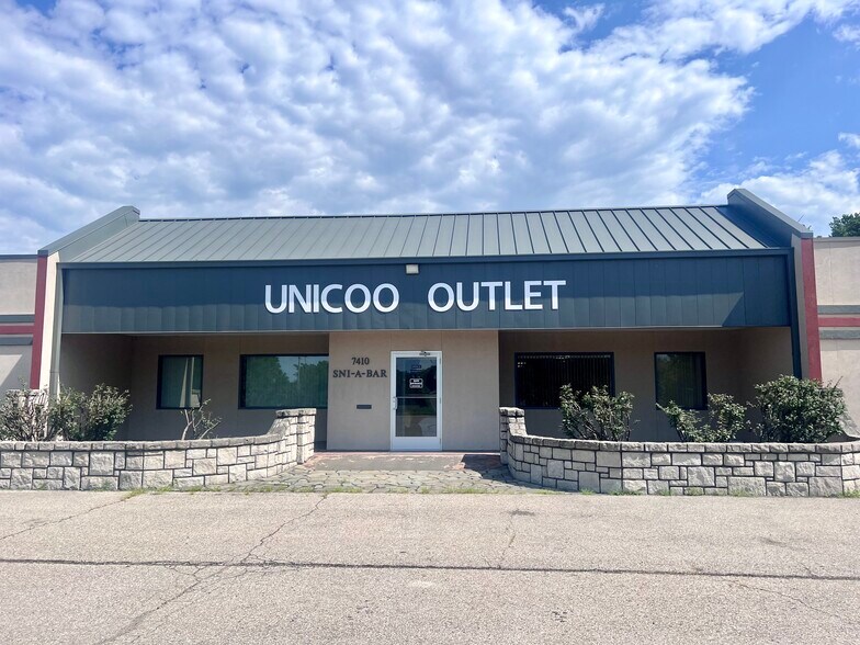 7410 Sni-A-Bar Rd, Kansas City, MO à vendre - Photo du bâtiment - Image 3 de 42