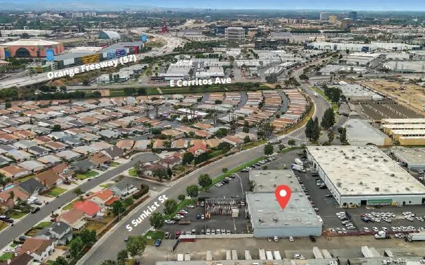 1321 S Sunkist St, Anaheim, CA à louer - Photo du bâtiment - Image 3 de 8