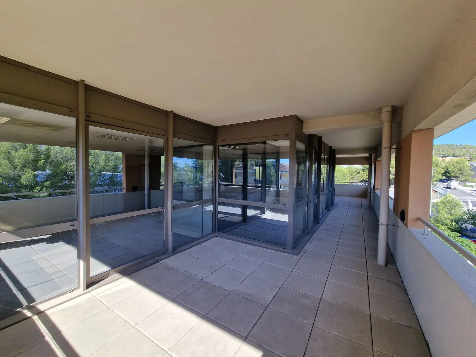 Office in La Ciotat for sale Building Photo- Image 1 of 6