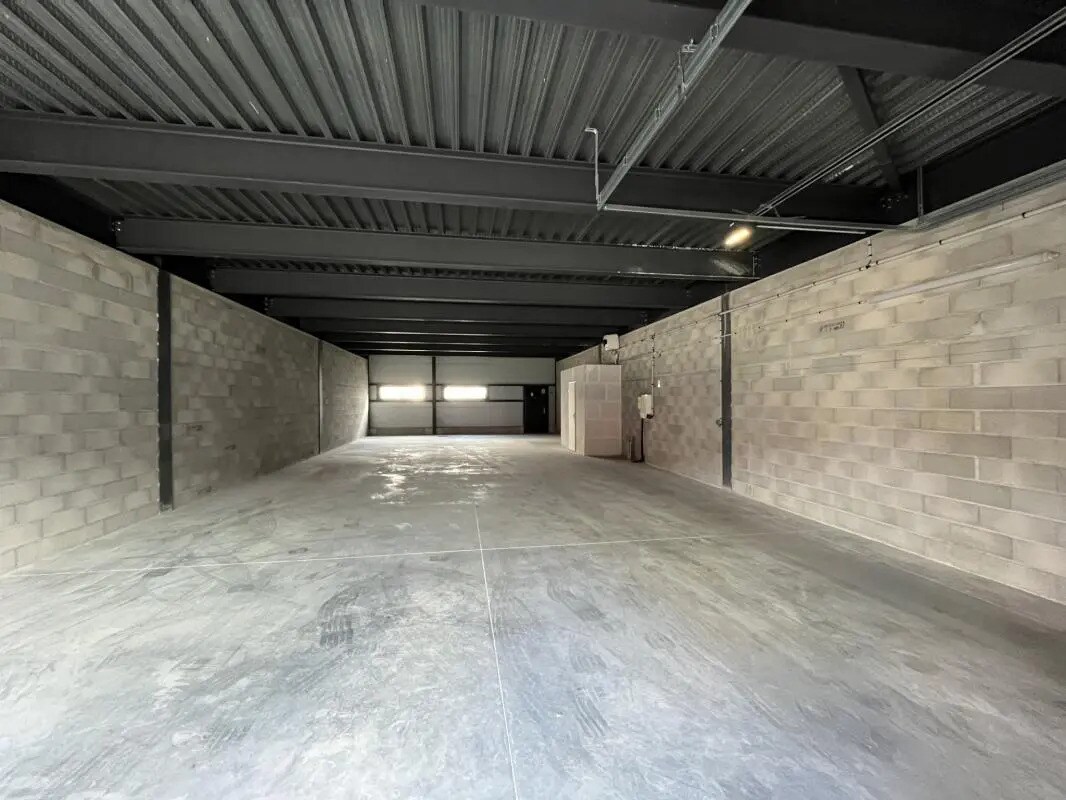 Flex in La Garde for lease Building Photo- Image 1 of 6
