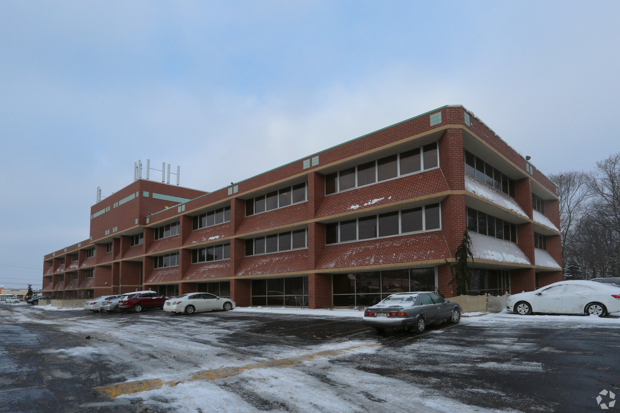 1440 Rockside Rd, Parma, OH for lease Primary Photo- Image 1 of 10